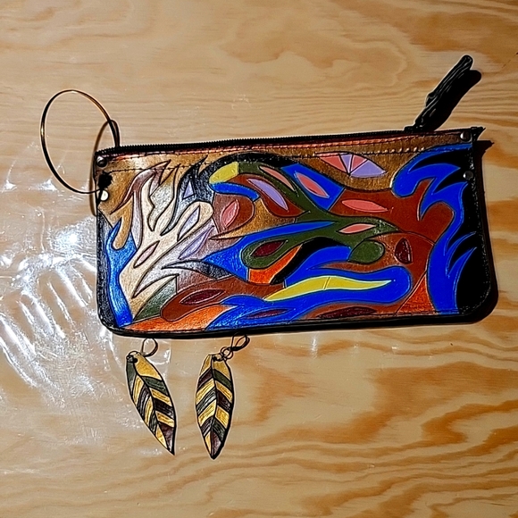 Handmade Genuine Leather clutch & earrings set - Picture 4 of 6